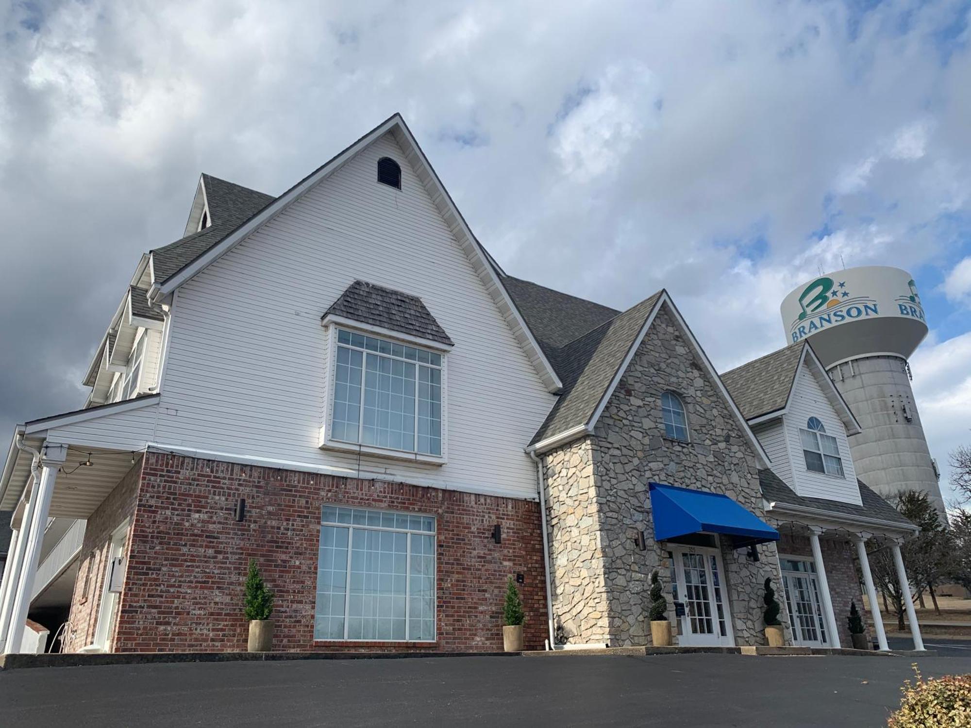 Seven Gables Inn Branson Exterior photo